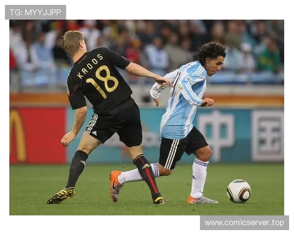 齐达内欧冠传奇解析：绿茵智慧与领导力的成功密码揭秘